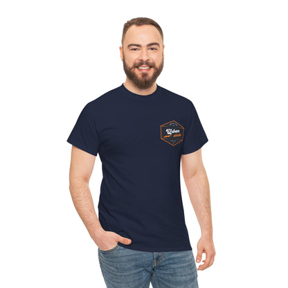 T-shirt Urban Stride® – Logo esagonale vintage in stile aviatore