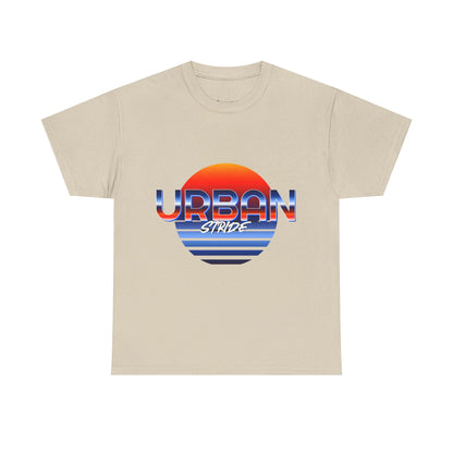T-shirt con scritta "urbanstride" soleggiata