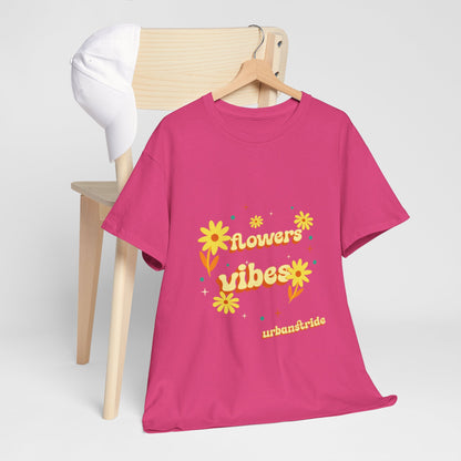 T-shirt con scritta "Flowers vibes"