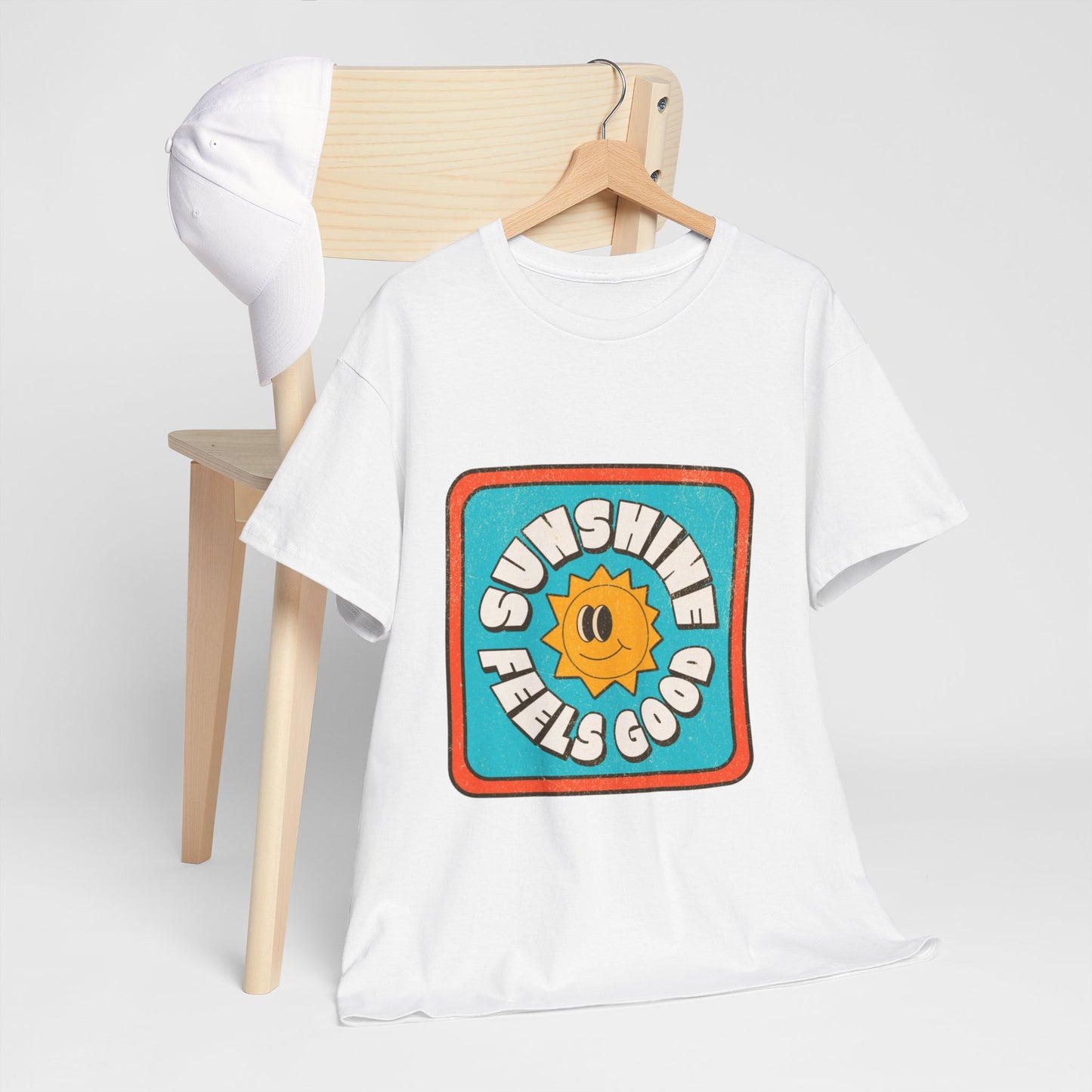 T-shirt con scritta "Sunshine feel good"