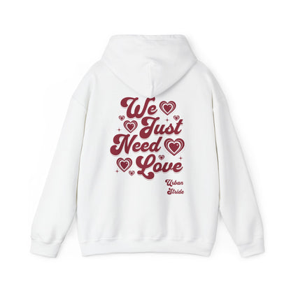 Felpa con scritta "We just need love"