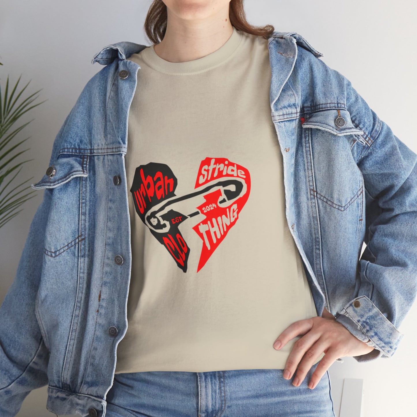 T-shirt con disegno cuore spezzato