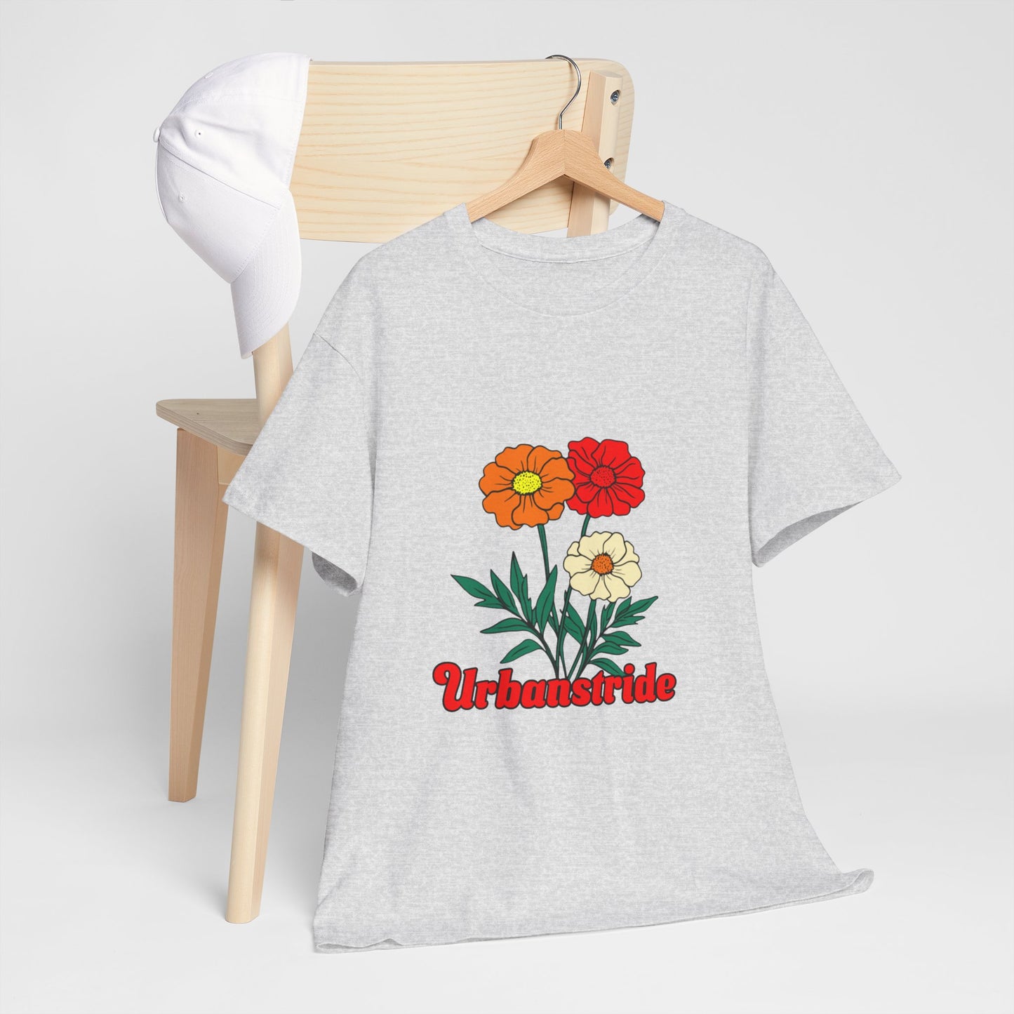 T-shirt con rappresentazione di fiori e scritta "Urbanstride"