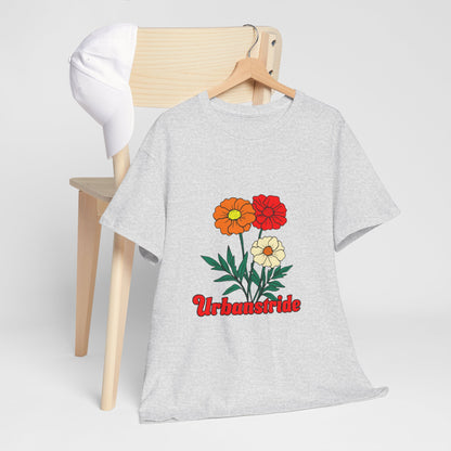 T-shirt con rappresentazione di fiori e scritta "Urbanstride"