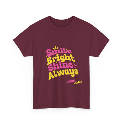 T-shirt con scritta "Smile bright shine always"