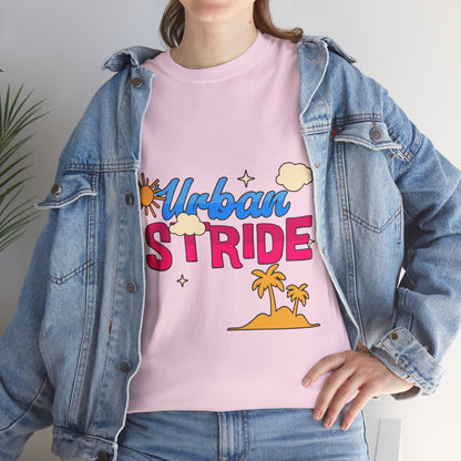 T-shirt con scritta "Urbanstride"al mare