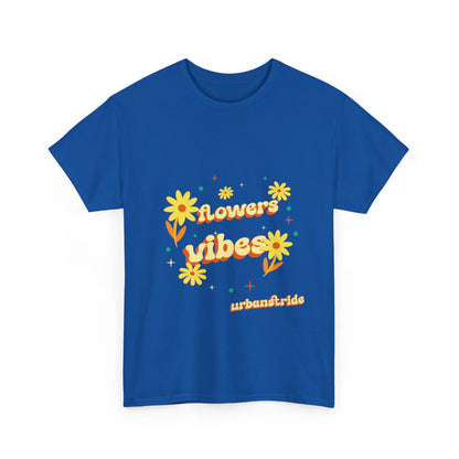 T-shirt con scritta "Flowers vibes"