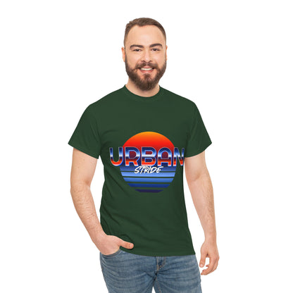 T-shirt con scritta "urbanstride" soleggiata