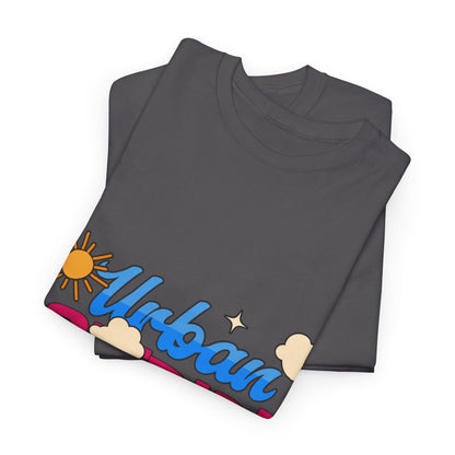 T-shirt con scritta "Urbanstride"al mare