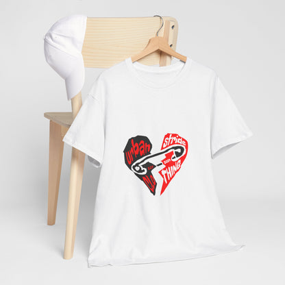 T-shirt con disegno cuore spezzato