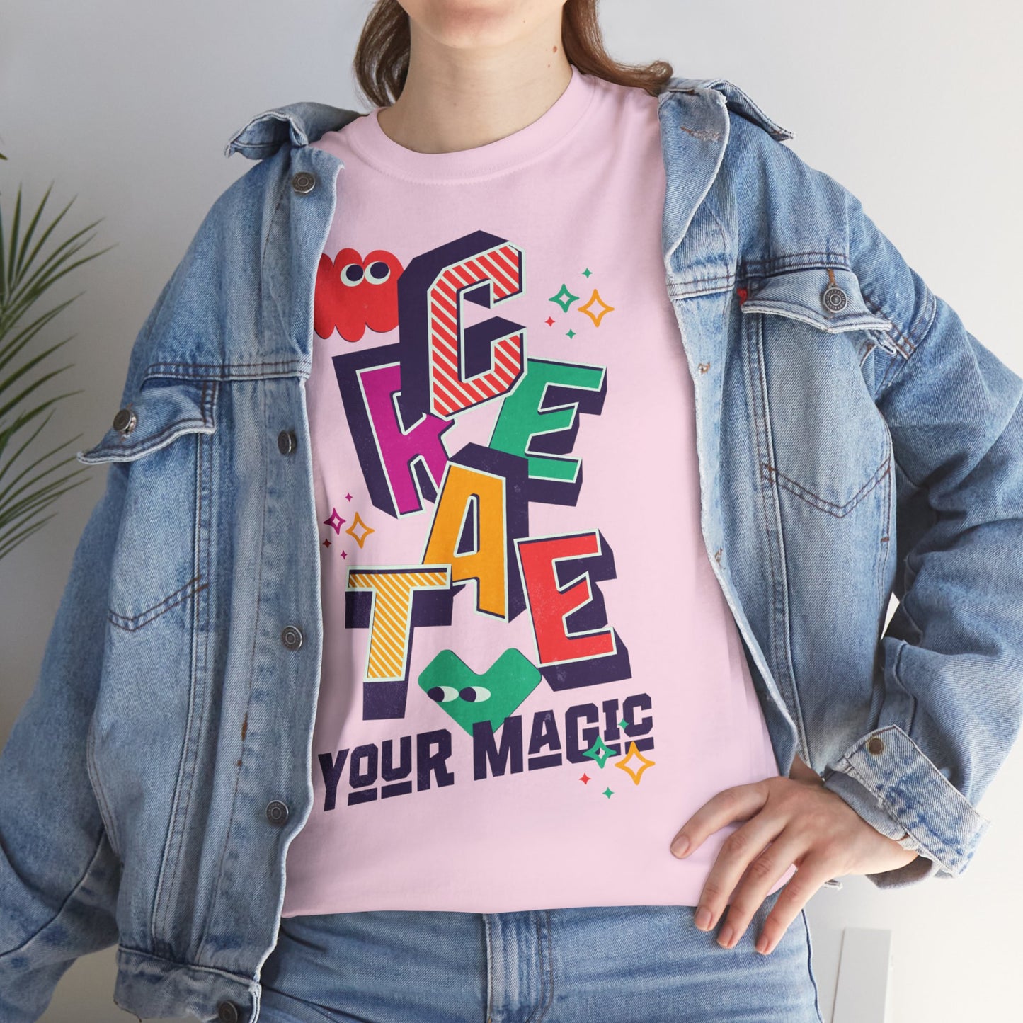 T-shirt con scritta "Create your magic"