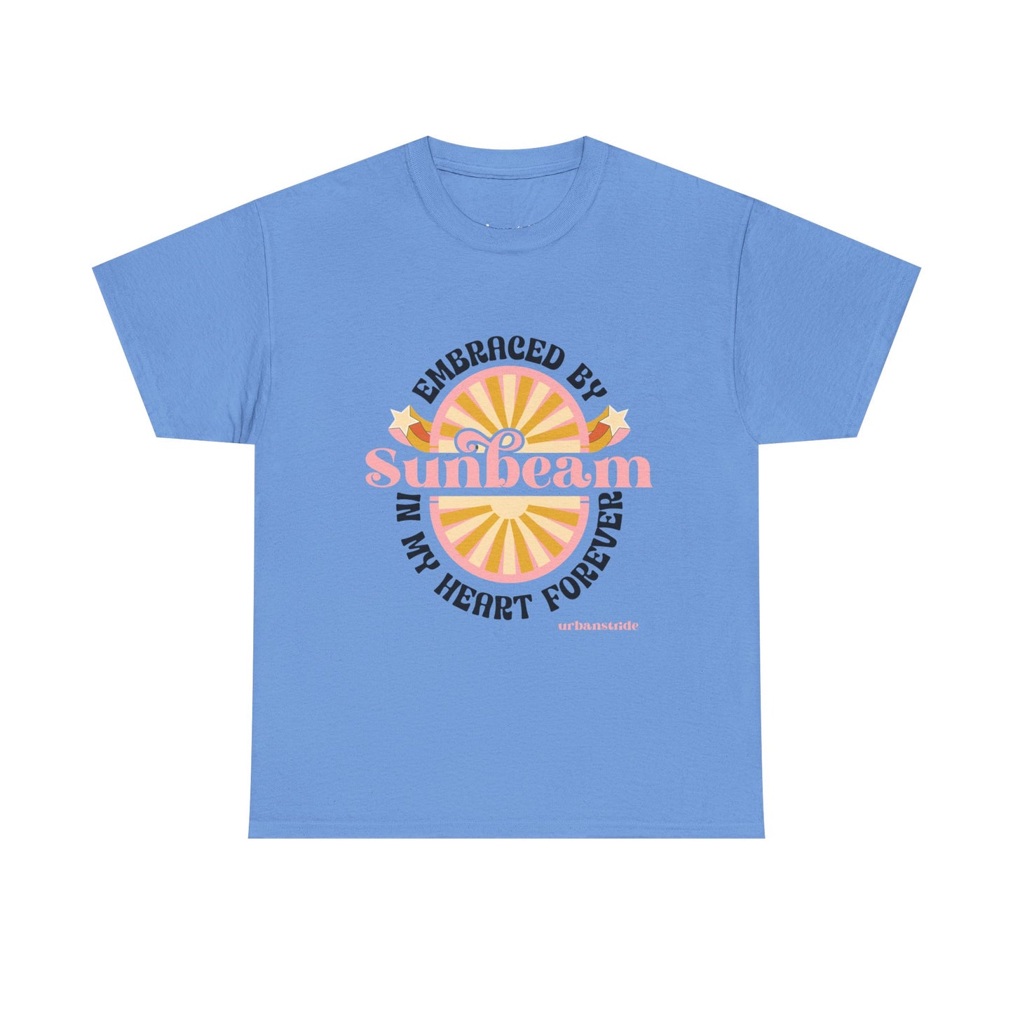 T-shirt con scritta "Embraced by sunbeam in my heart forever"