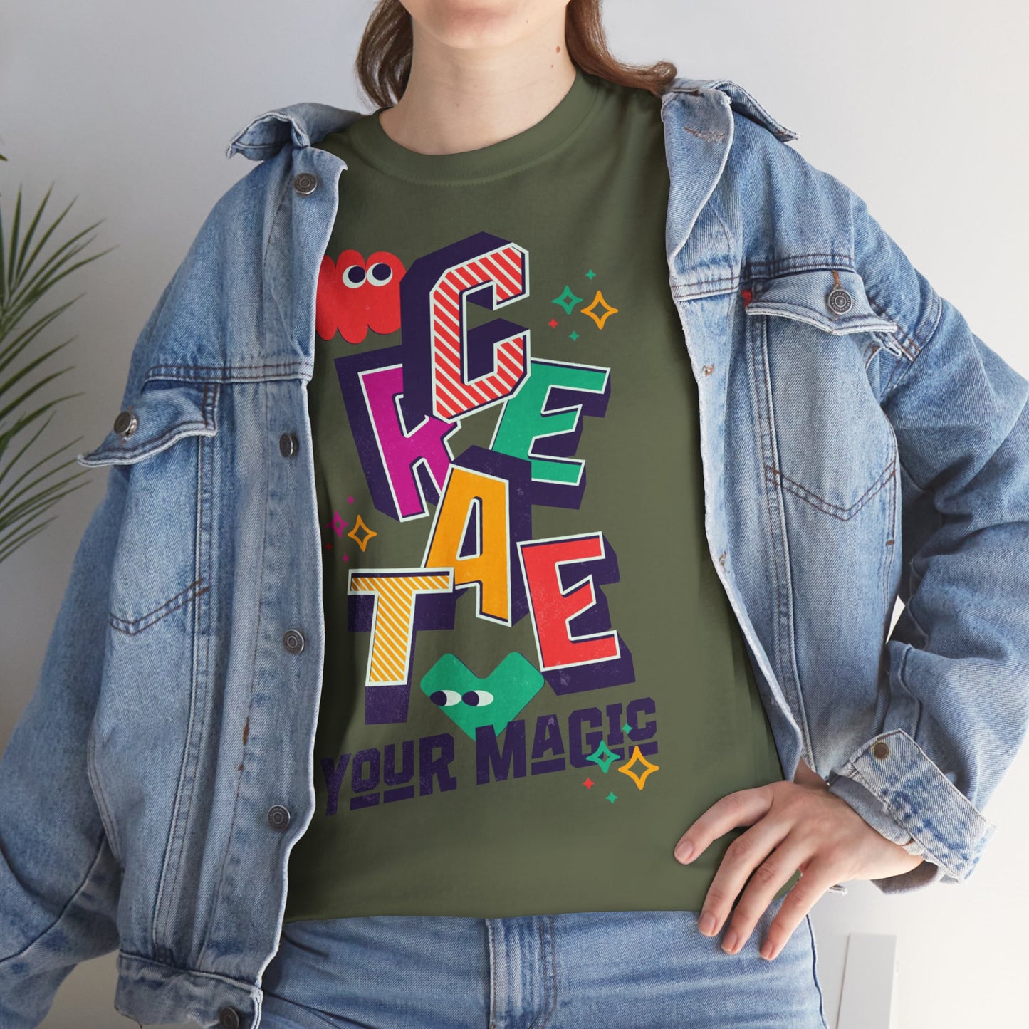 T-shirt con scritta "Create your magic"