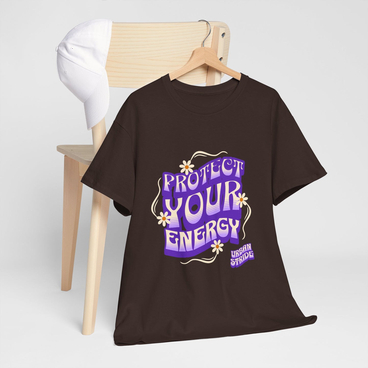 T-shirt con scritta "Protect your energy"