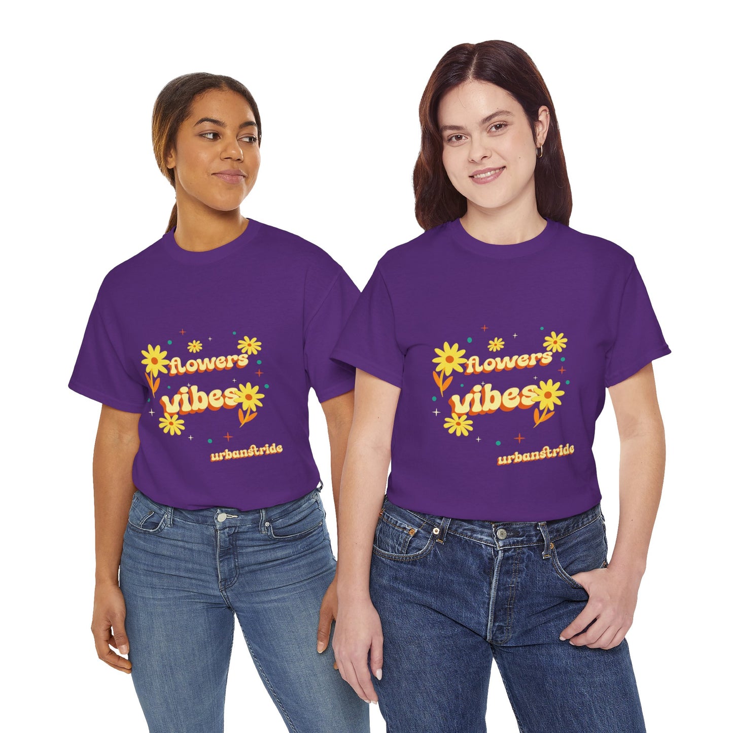 T-shirt con scritta "Flowers vibes"