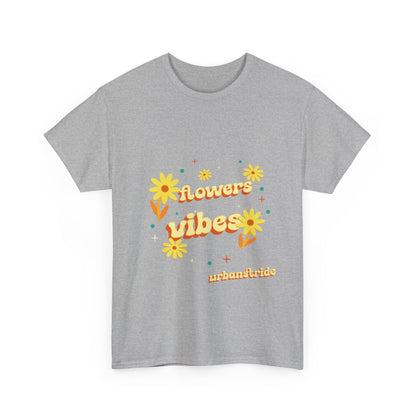 T-shirt con scritta "Flowers vibes"