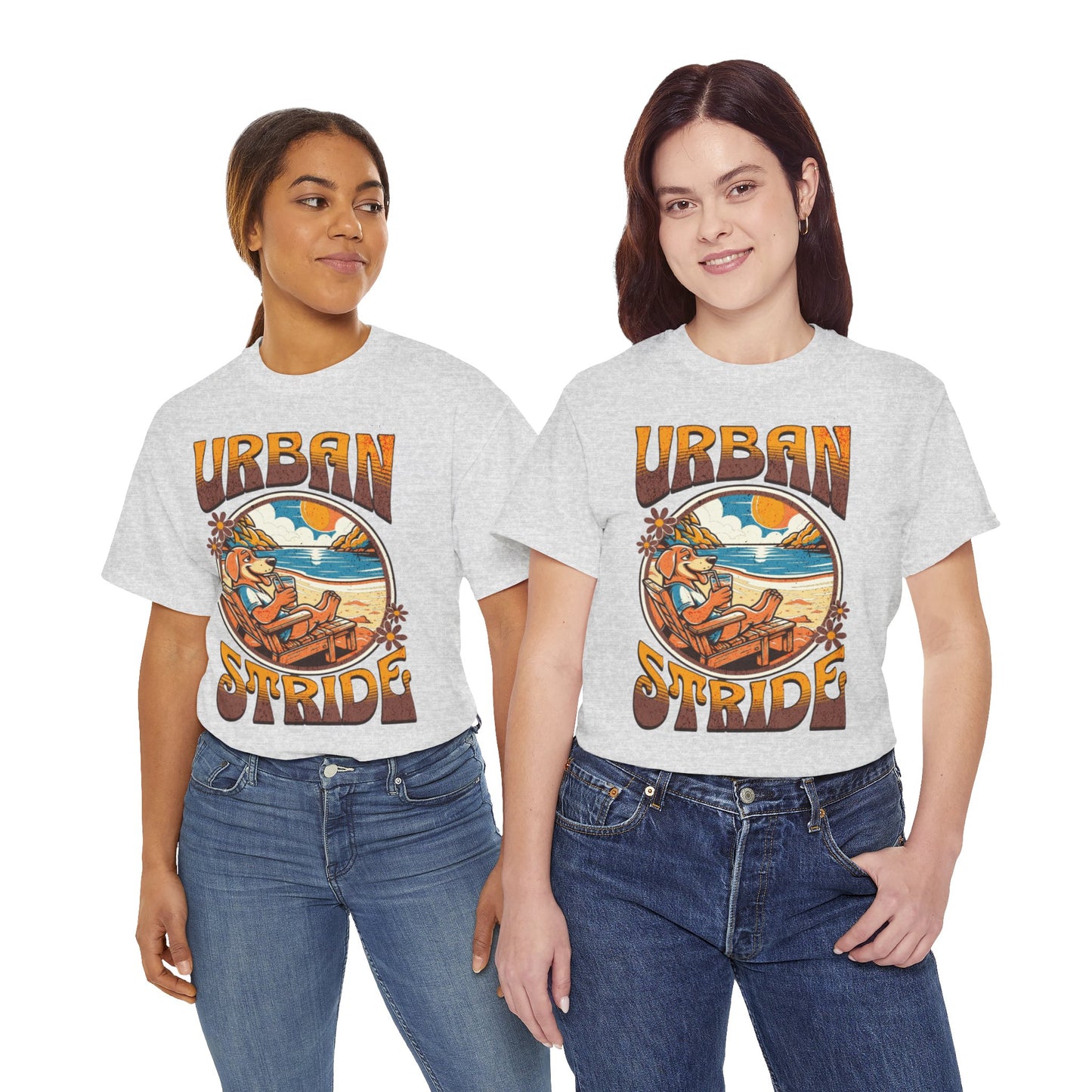 T-shirt con scritta "Urbanstride" e cane