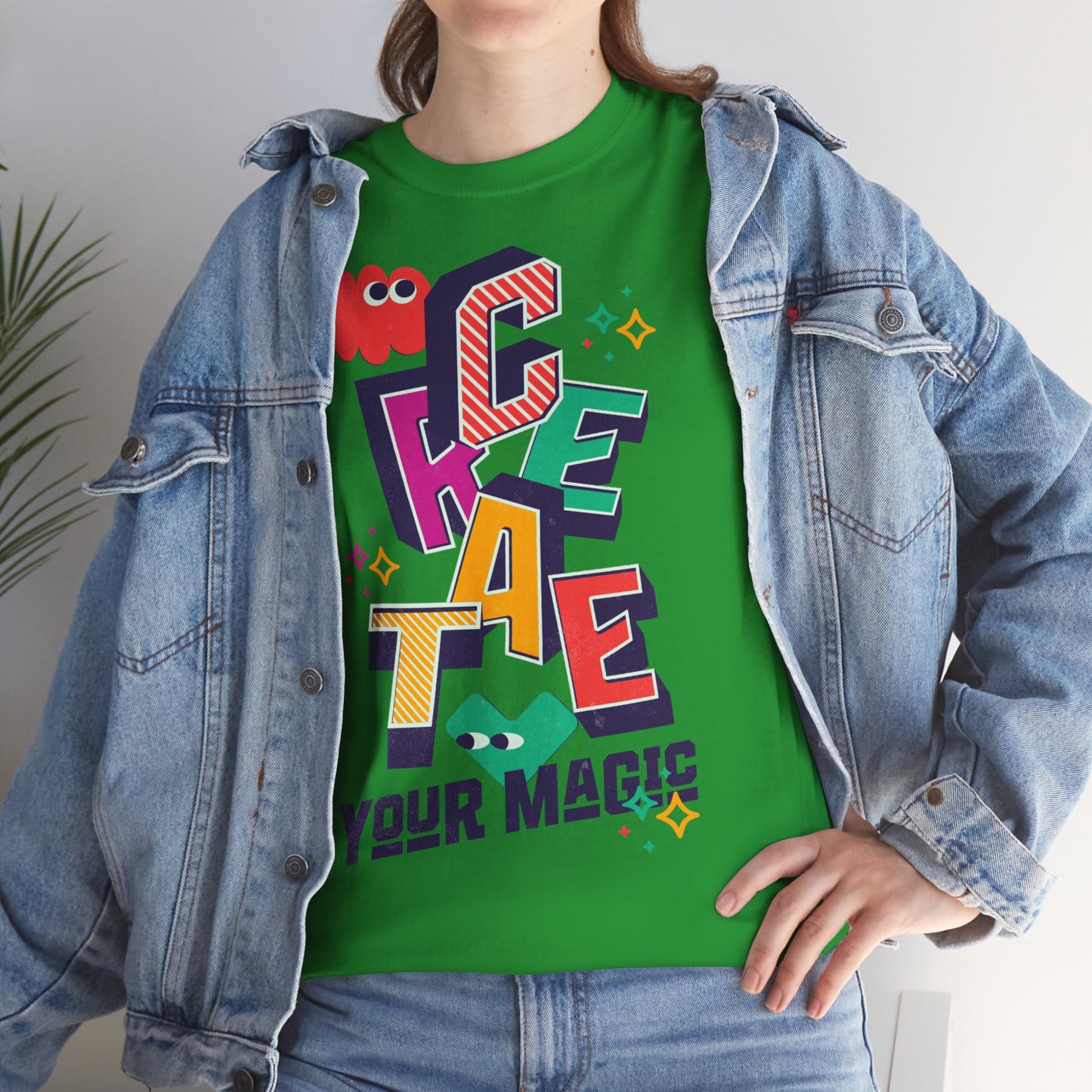 T-shirt con scritta "Create your magic"