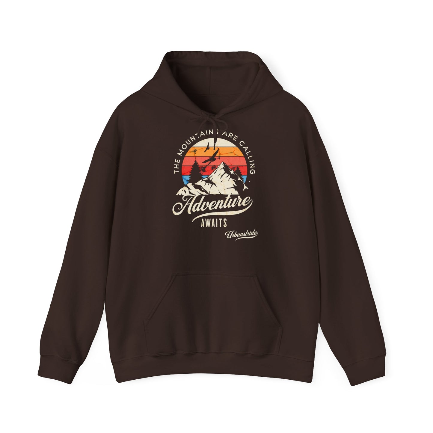 Felpa con scritta "The mountains are calling adventure"