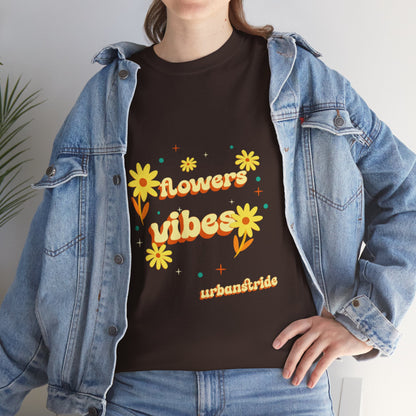 T-shirt con scritta "Flowers vibes"