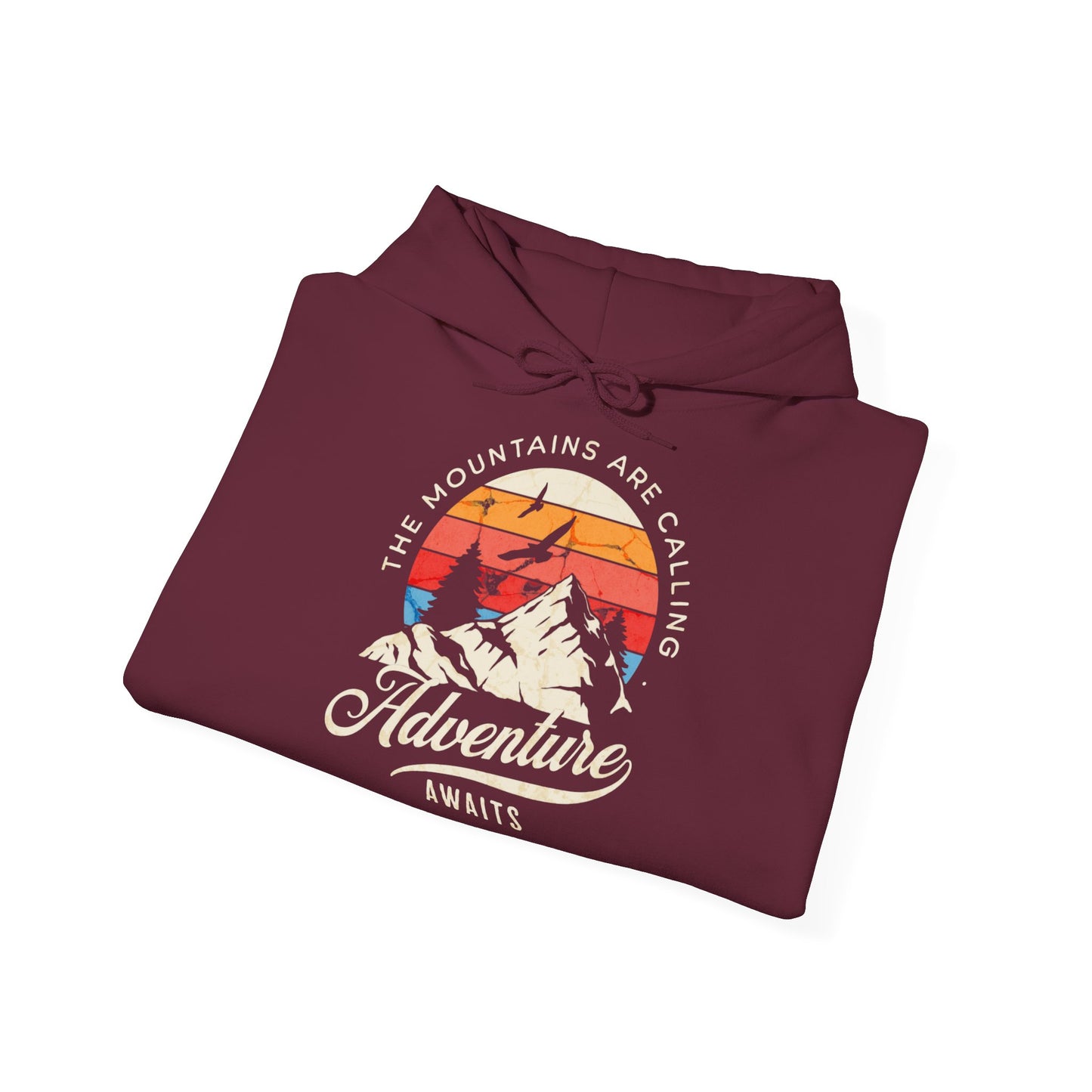 Felpa con scritta "The mountains are calling adventure"