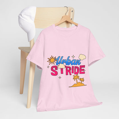 T-shirt con scritta "Urbanstride"al mare