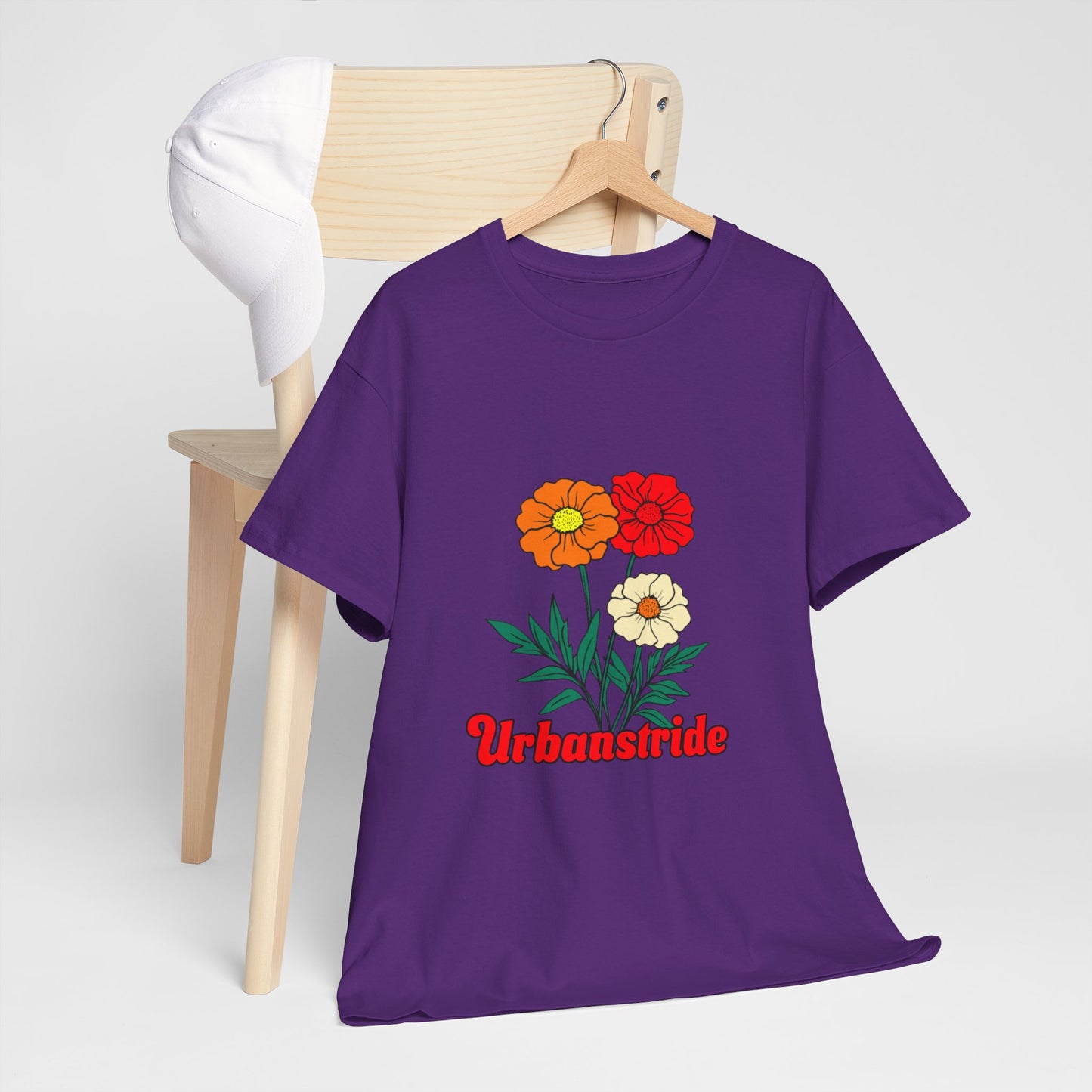 T-shirt con rappresentazione di fiori e scritta "Urbanstride"