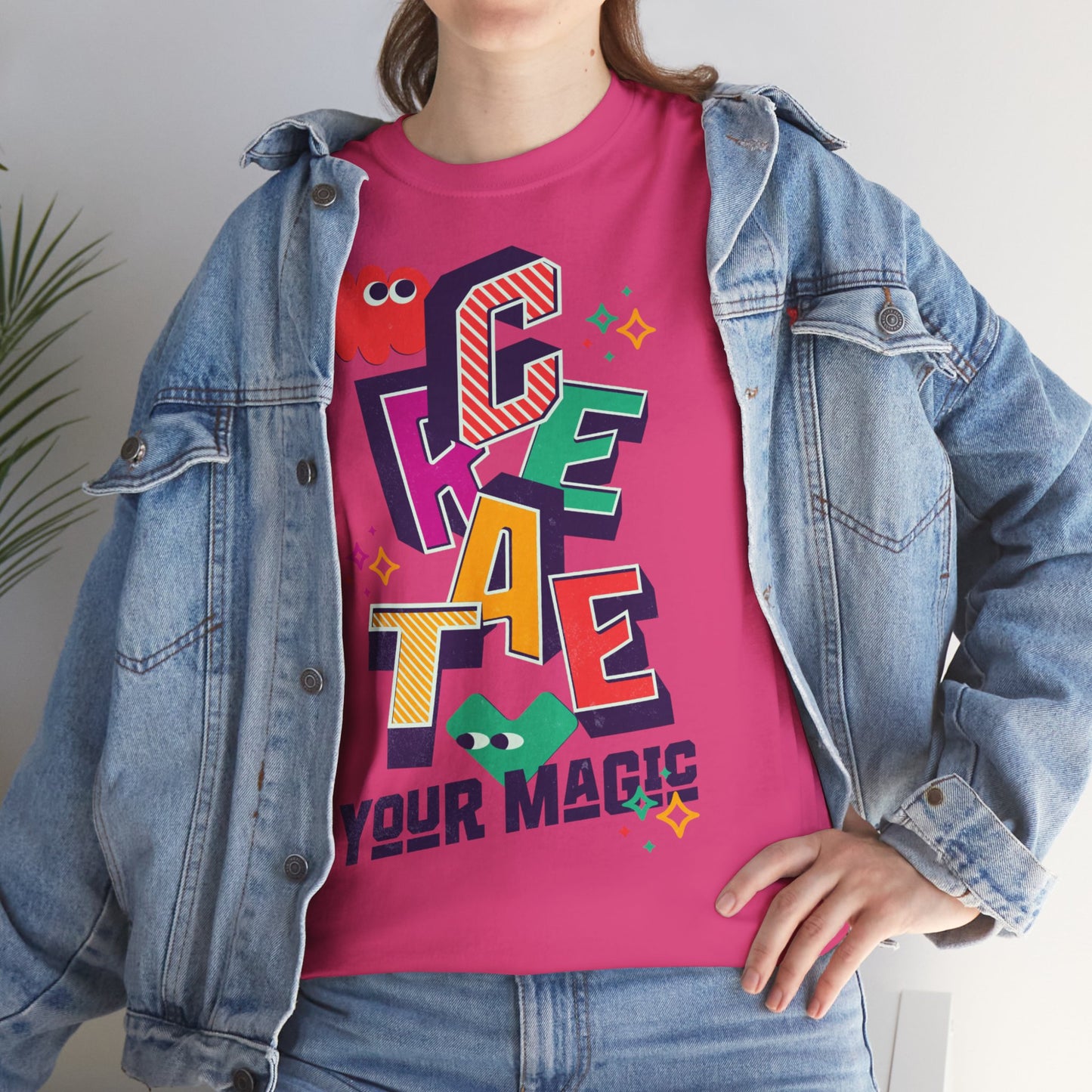 T-shirt con scritta "Create your magic"