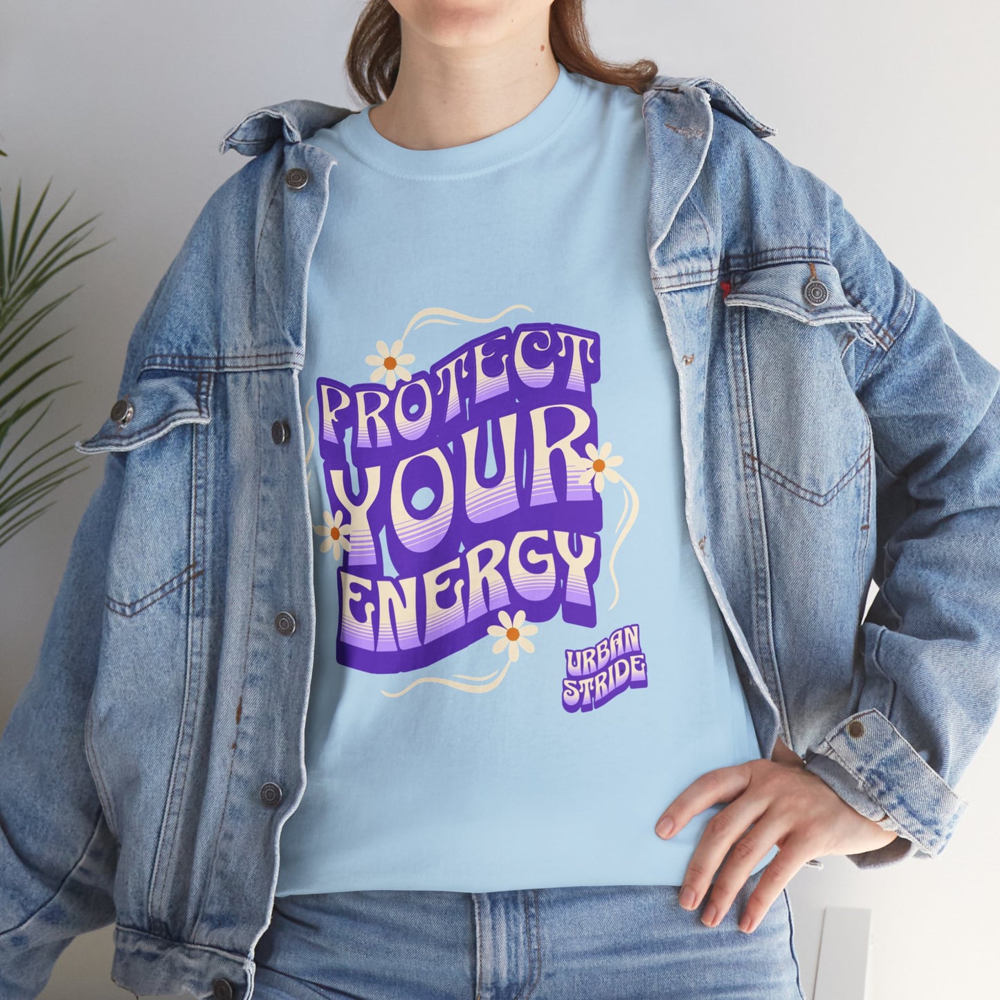 T-shirt con scritta "Protect your energy"