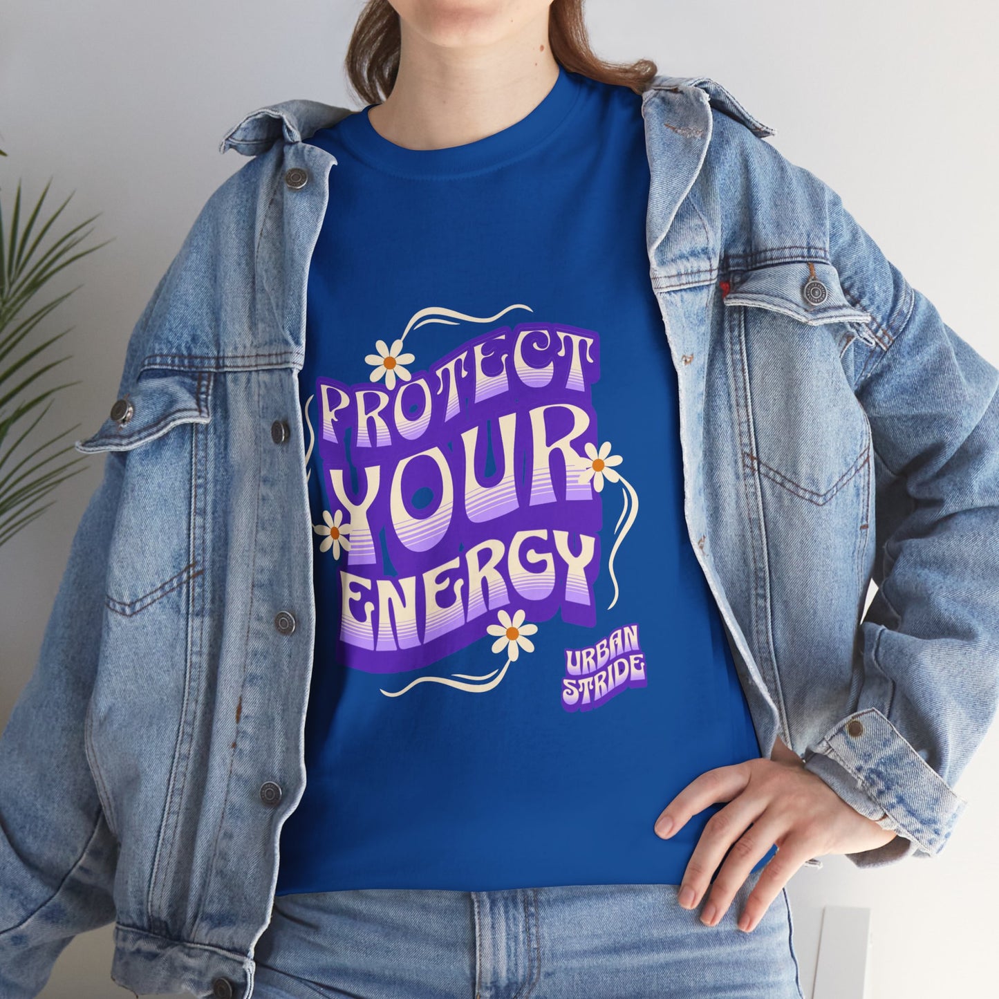T-shirt con scritta "Protect your energy"