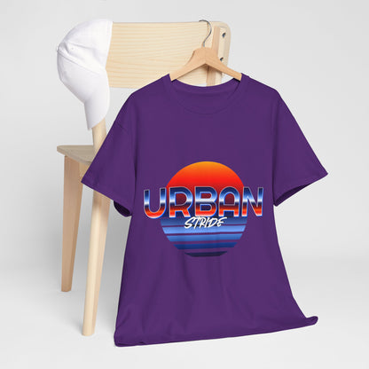 T-shirt con scritta "urbanstride" soleggiata