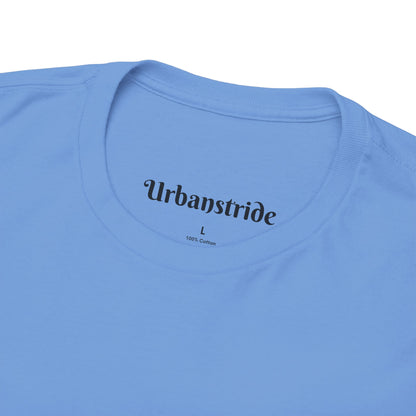 T-shirt con scritta "Urbanstride" e aquila