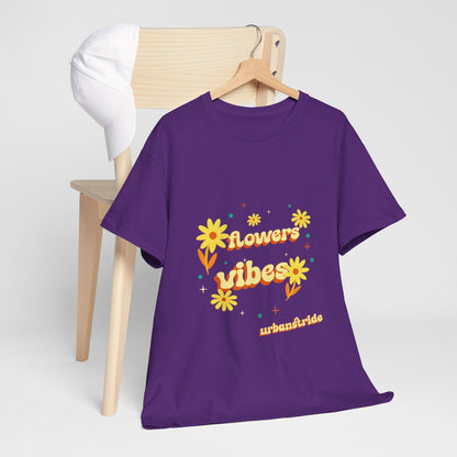 T-shirt con scritta "Flowers vibes"