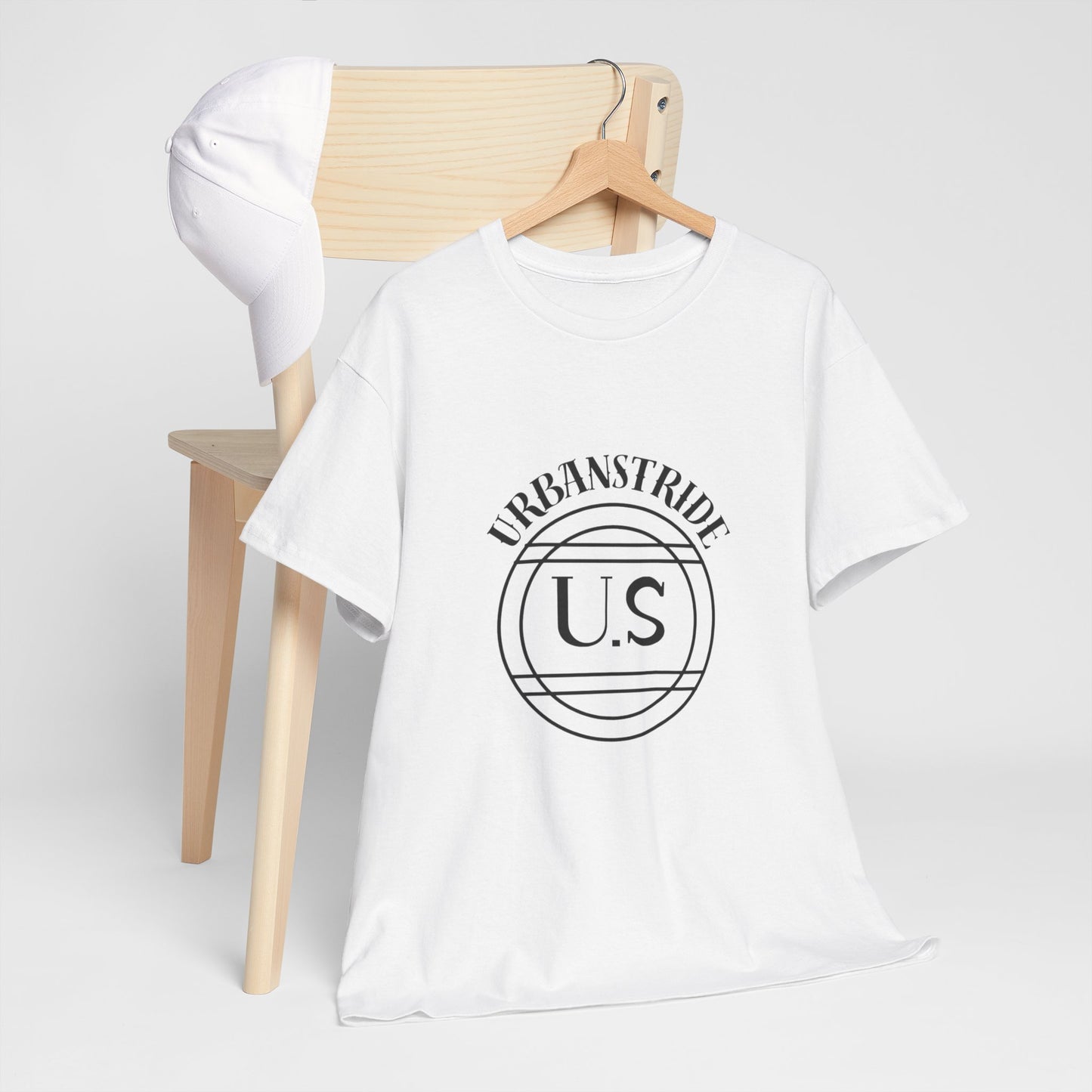 T-shirt con scritta "urbanstride" centrale