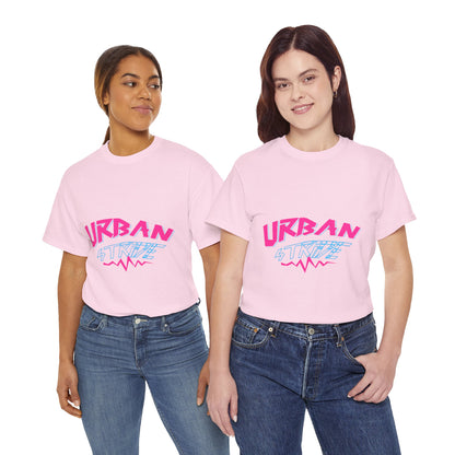 T-shirt con scritta "UrbanStride Neon Pulse"