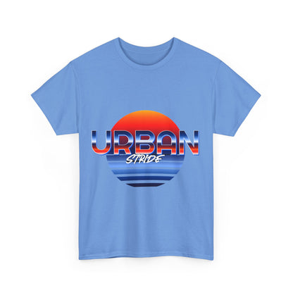 T-shirt con scritta "urbanstride" soleggiata
