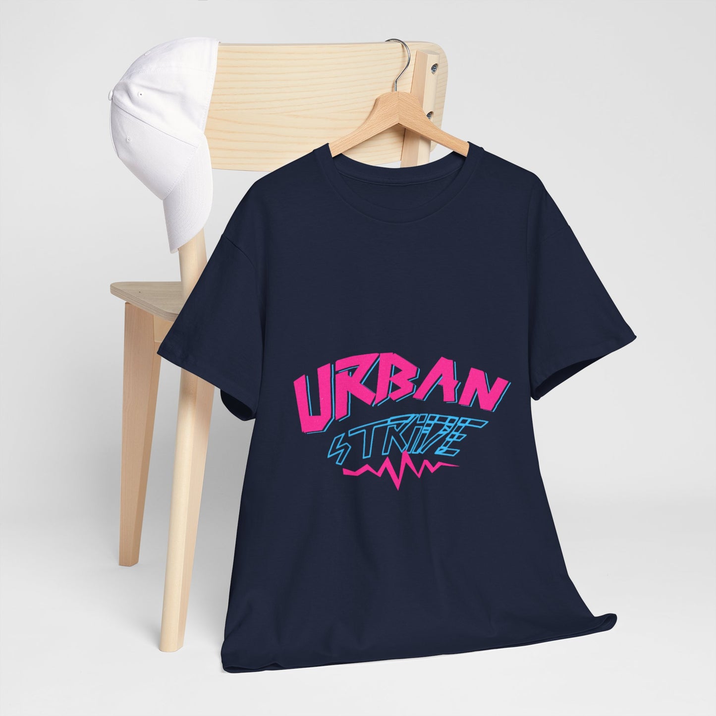 T-shirt con scritta "UrbanStride Neon Pulse"