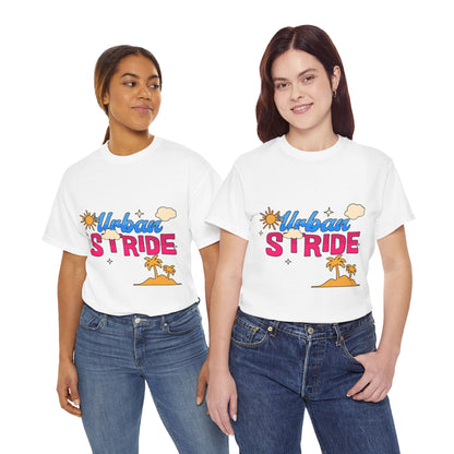 T-shirt con scritta "Urbanstride"al mare