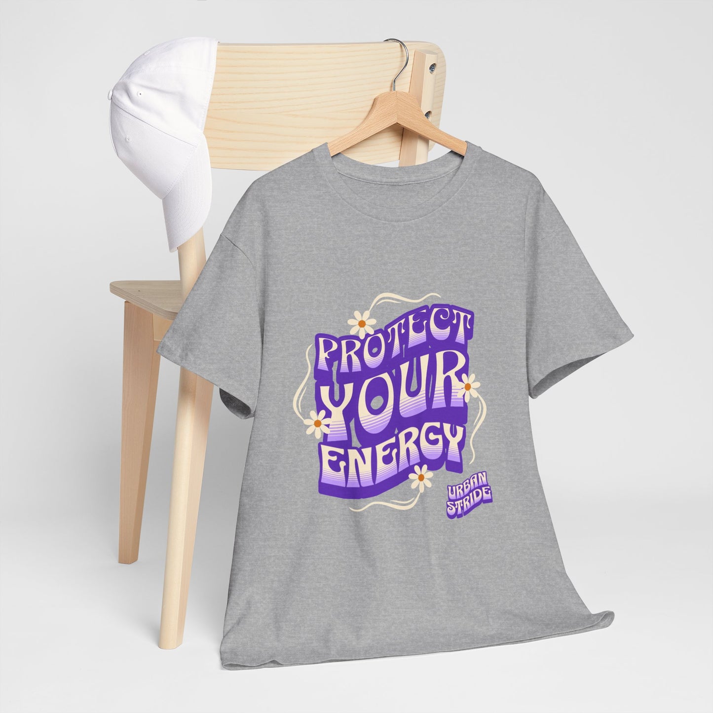 T-shirt con scritta "Protect your energy"